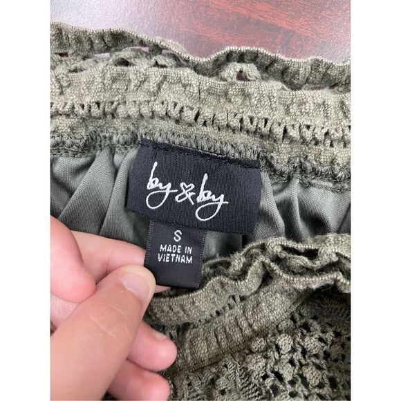 By & By Army Green Cold Shoulder Lace Blouse Size Small - Picture 5 of 8